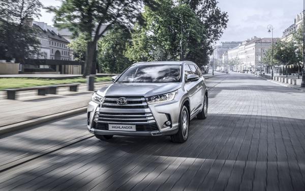 У Toyota перепутали фары